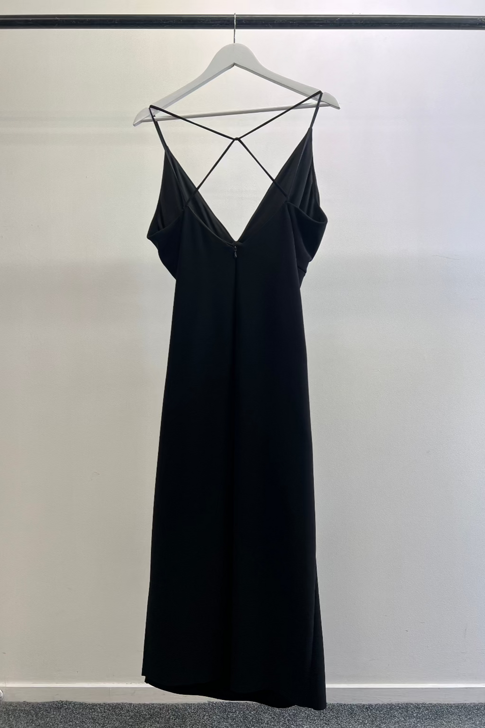 MADDISON V MIDI DRESS